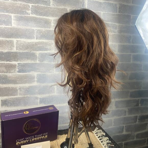 NEW Chic Lifestyle Genevieve Gingerbread Luxury Synthetic Wig CA1 W5299 - Picture 13 of 15